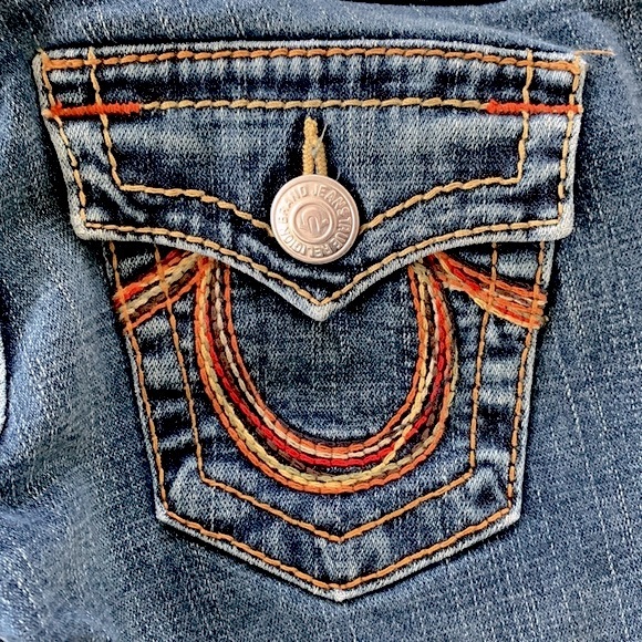 True Religion Rainbow Sophie Cuffed Bermuda - Picture 2 of 11